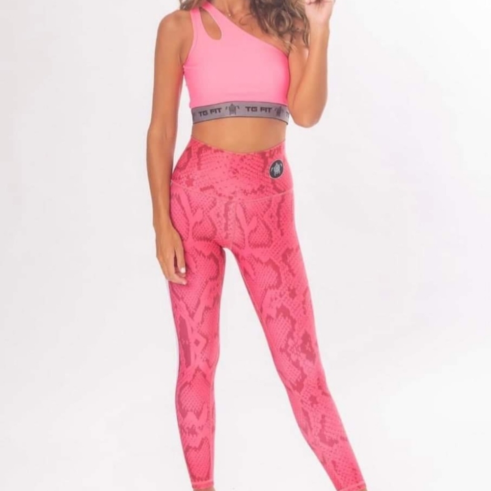 New Without tags Tinglar Sportswear One Size Coral